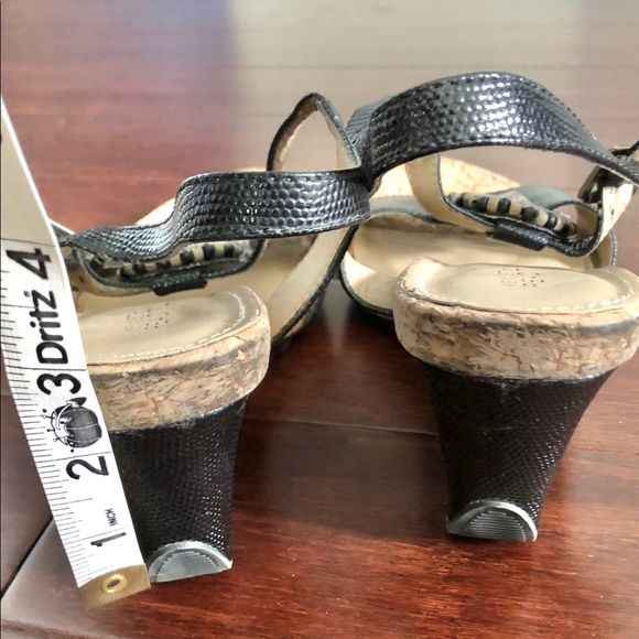 Kenneth Cole Women’s Black Wedge Sandals - Picture 8 of 12